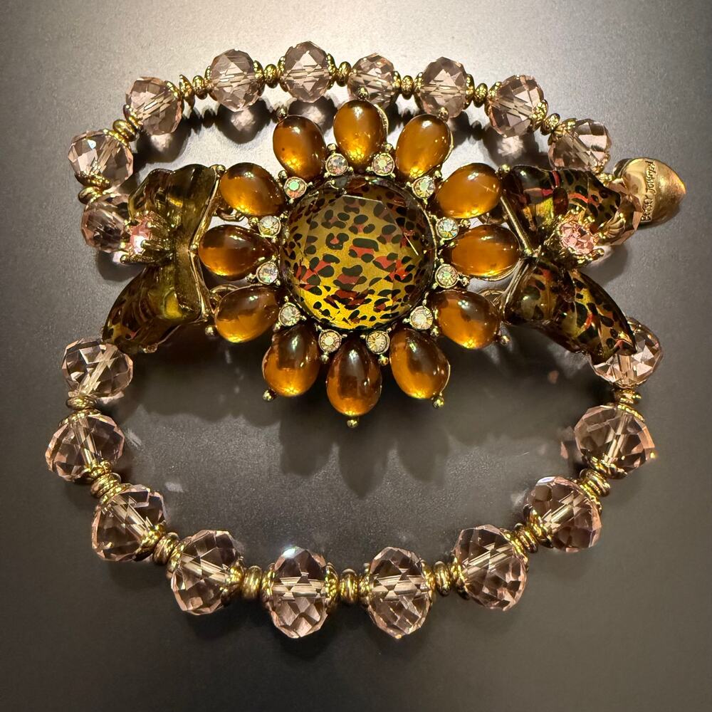 Betsey Johnson Leaping Leopard Flower & Bow Beaded Bracelet - Picture 9 of 10